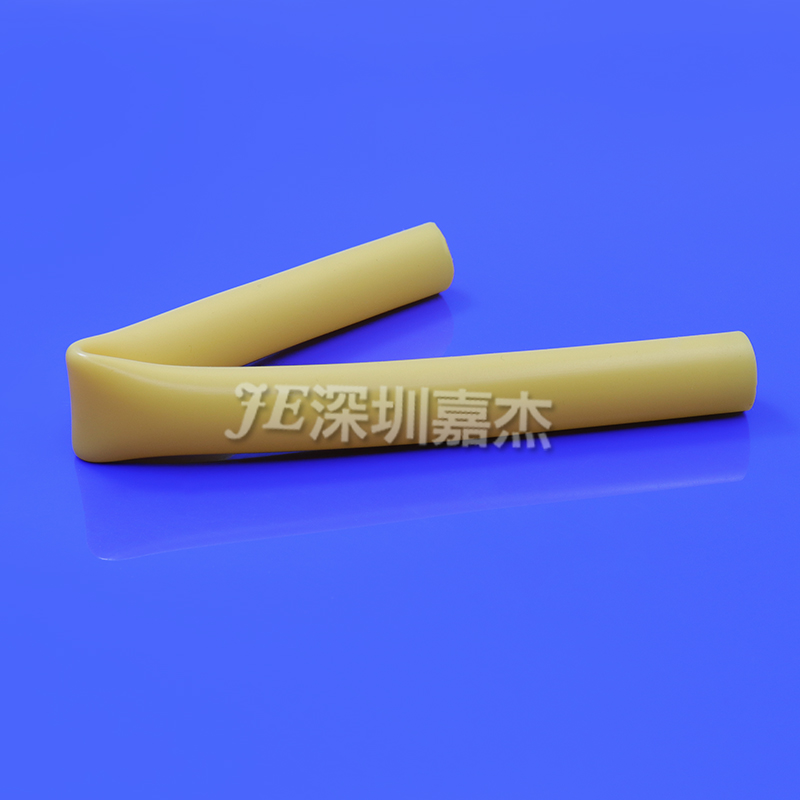 美女曰逼着视频双色硅胶管